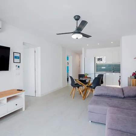Διαμέρισμα Newly Renovated Stunning Sea-Views Apartment
